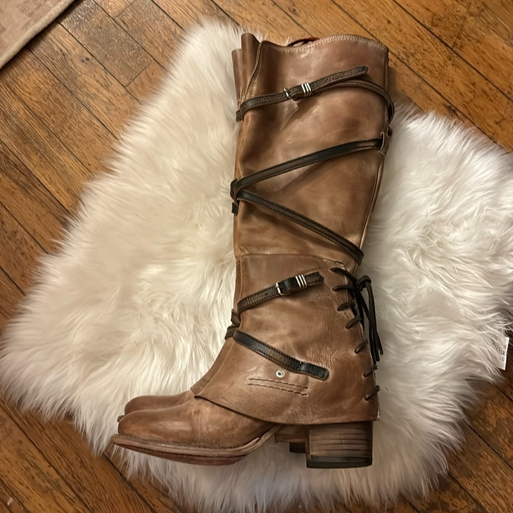 Freebird Cassius boots 
Worn twice 
With box
Size 10